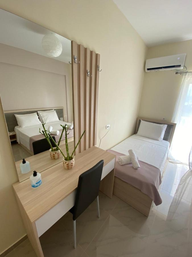 Elizabeth Apartments Himare Bagian luar foto