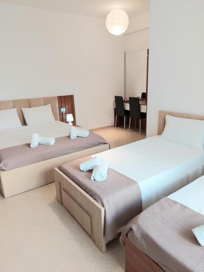 Elizabeth Apartments Himare Bagian luar foto