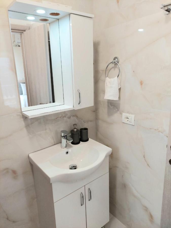 Elizabeth Apartments Himare Bagian luar foto