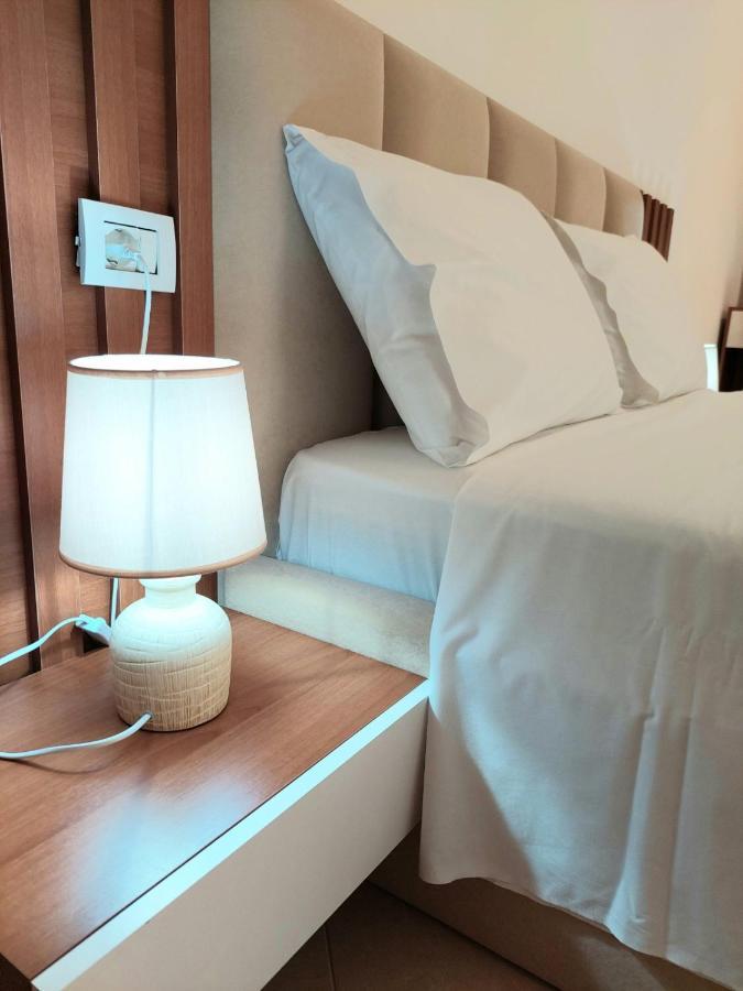 Elizabeth Apartments Himare Bagian luar foto