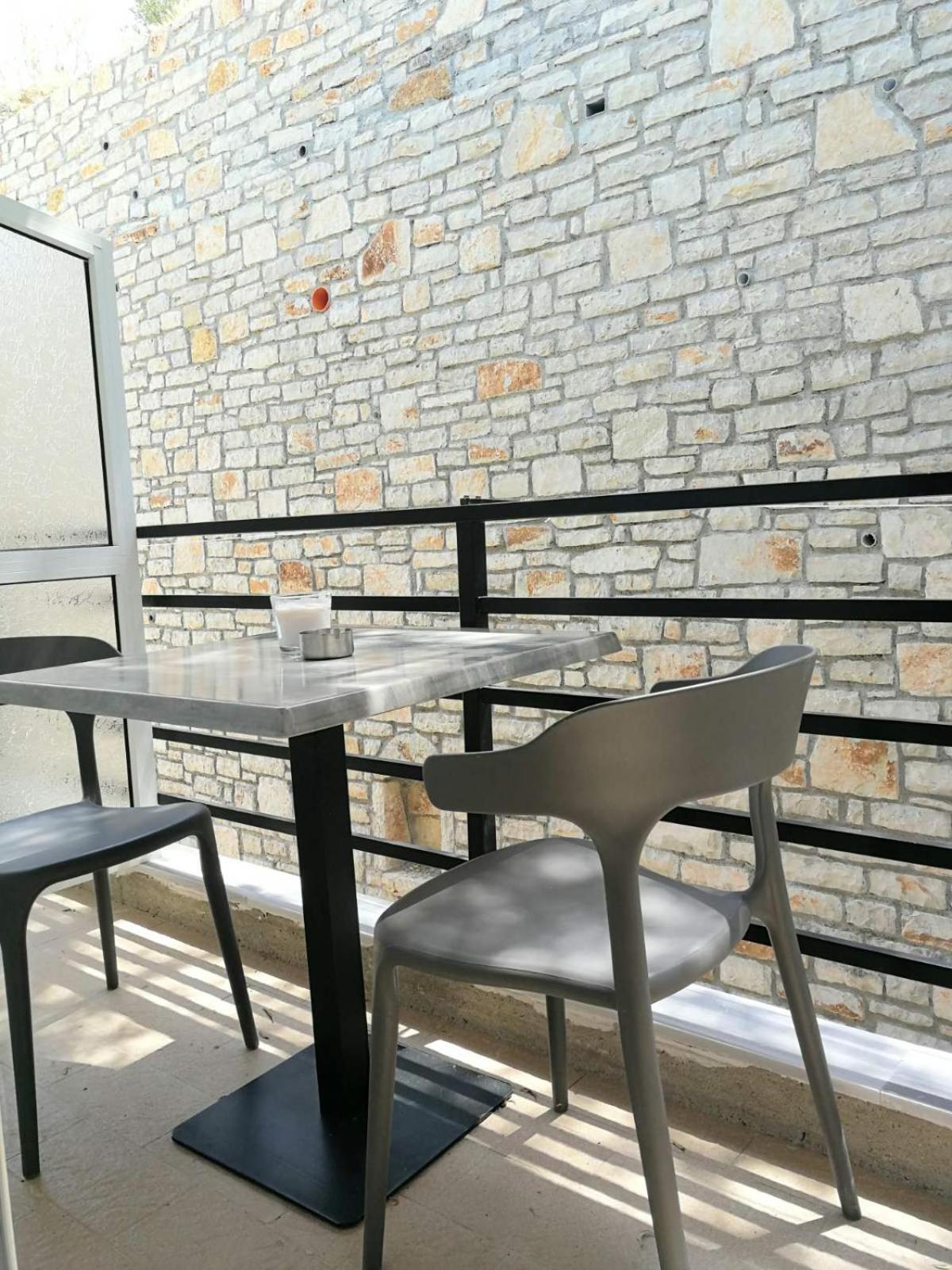 Elizabeth Apartments Himare Bagian luar foto