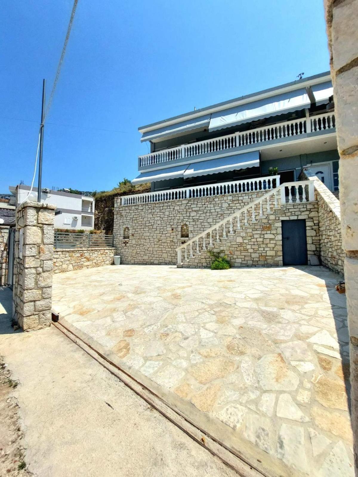 Elizabeth Apartments Himare Bagian luar foto