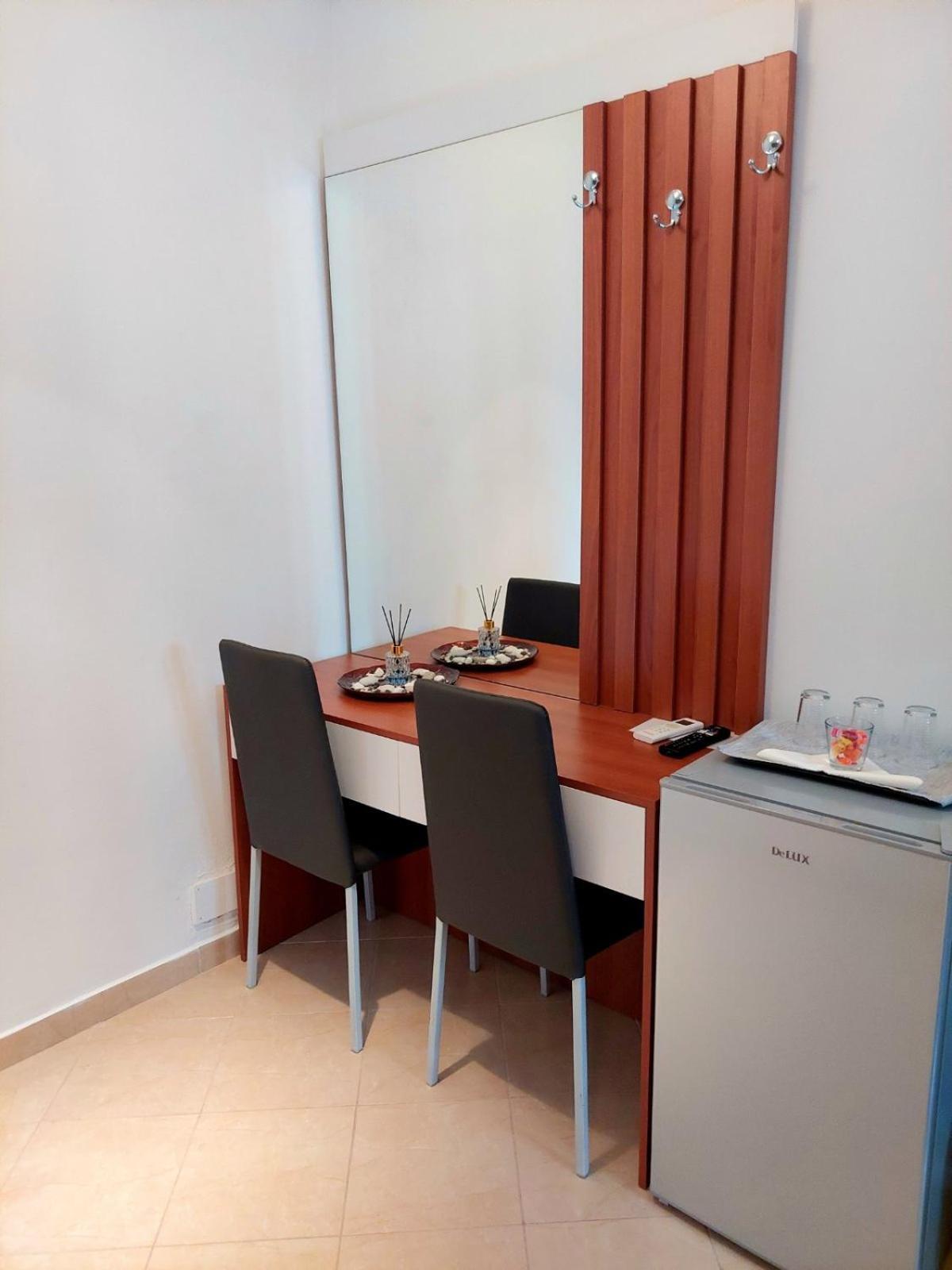 Elizabeth Apartments Himare Bagian luar foto