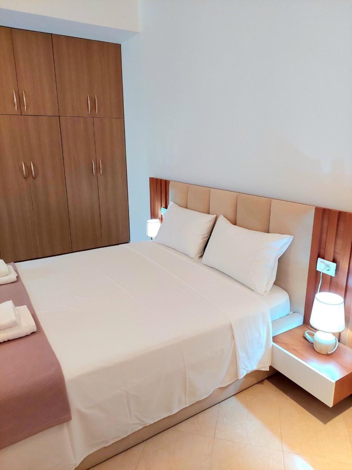 Elizabeth Apartments Himare Bagian luar foto