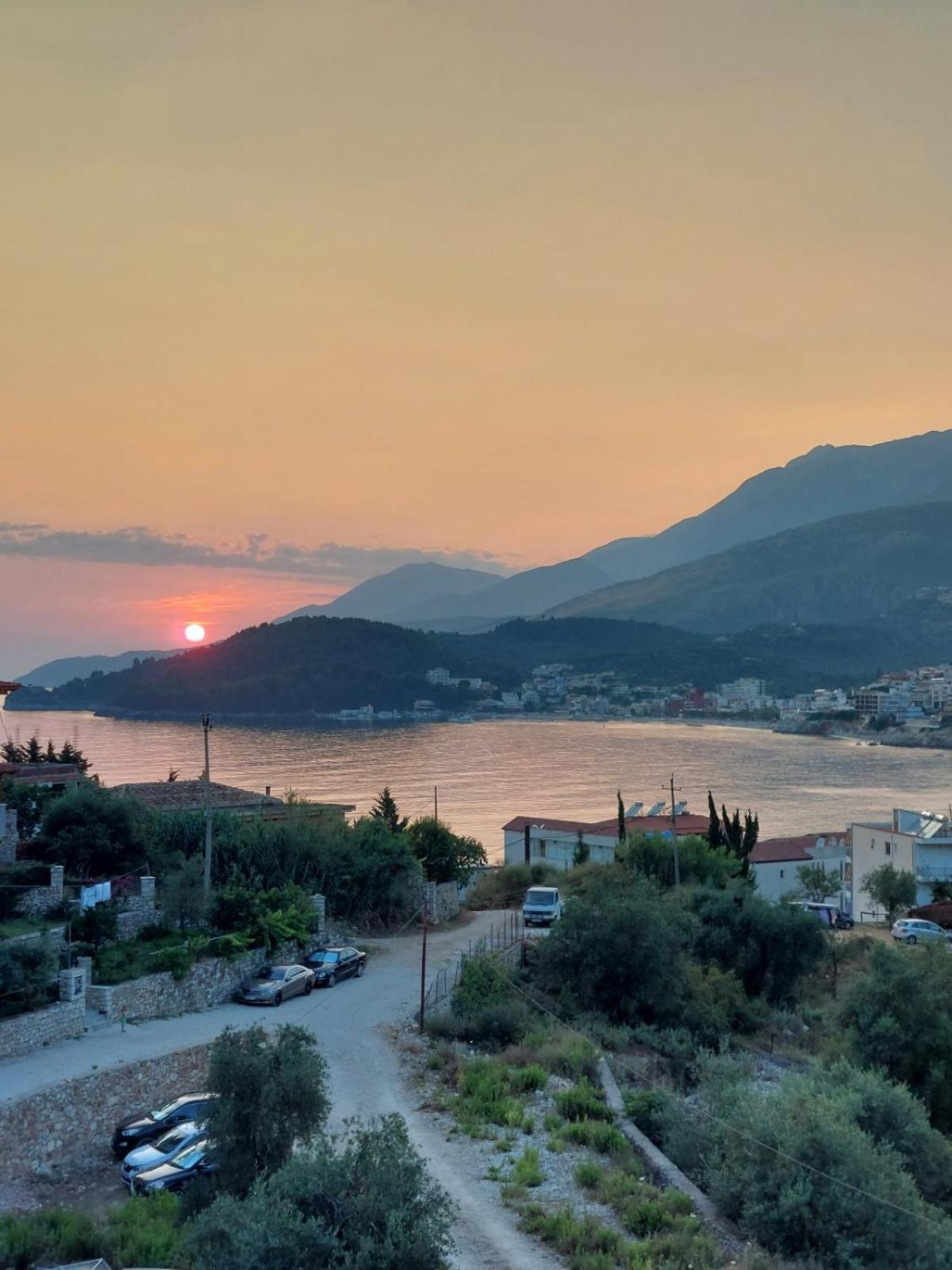 Elizabeth Apartments Himare Bagian luar foto