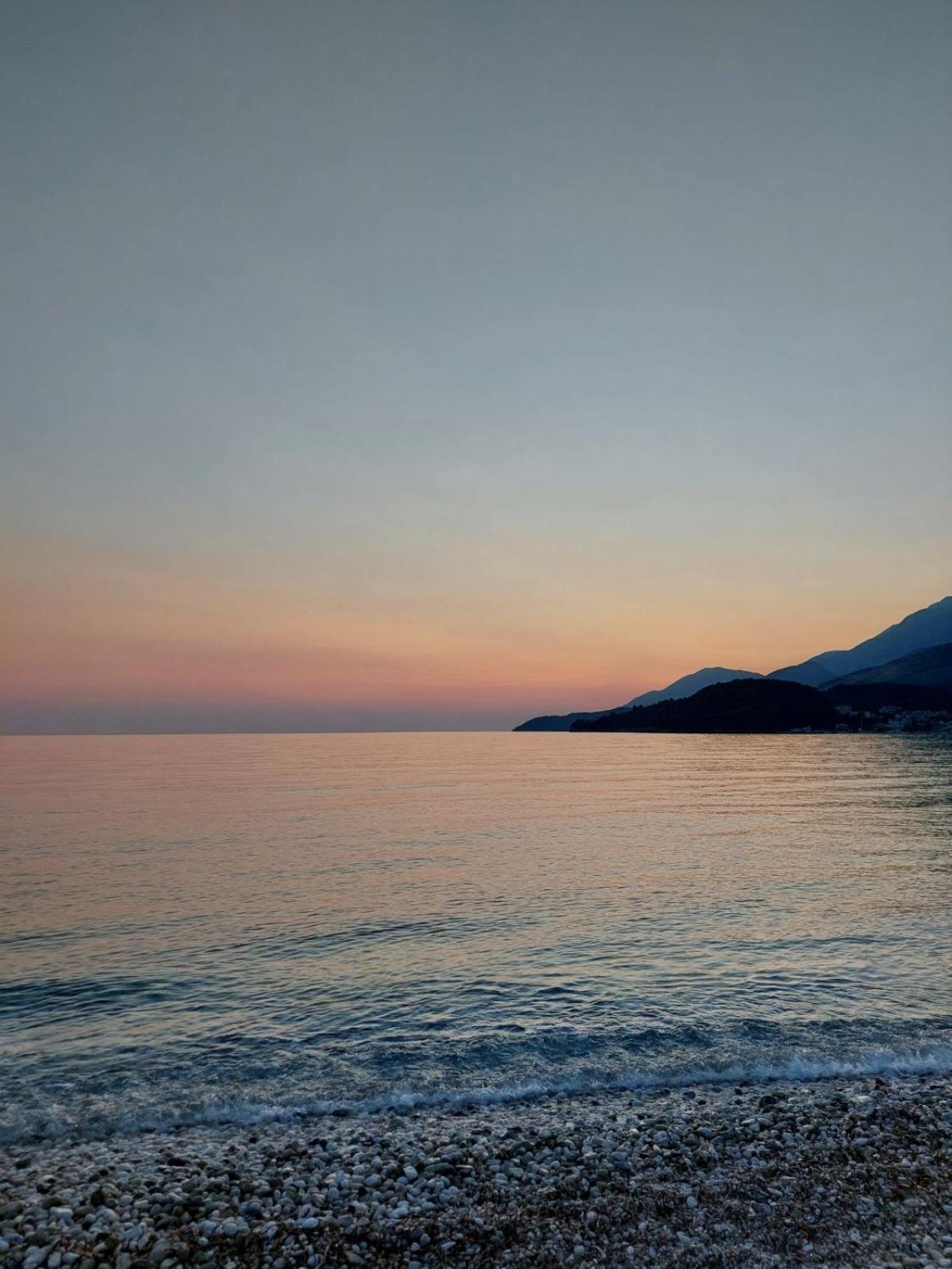 Elizabeth Apartments Himare Bagian luar foto