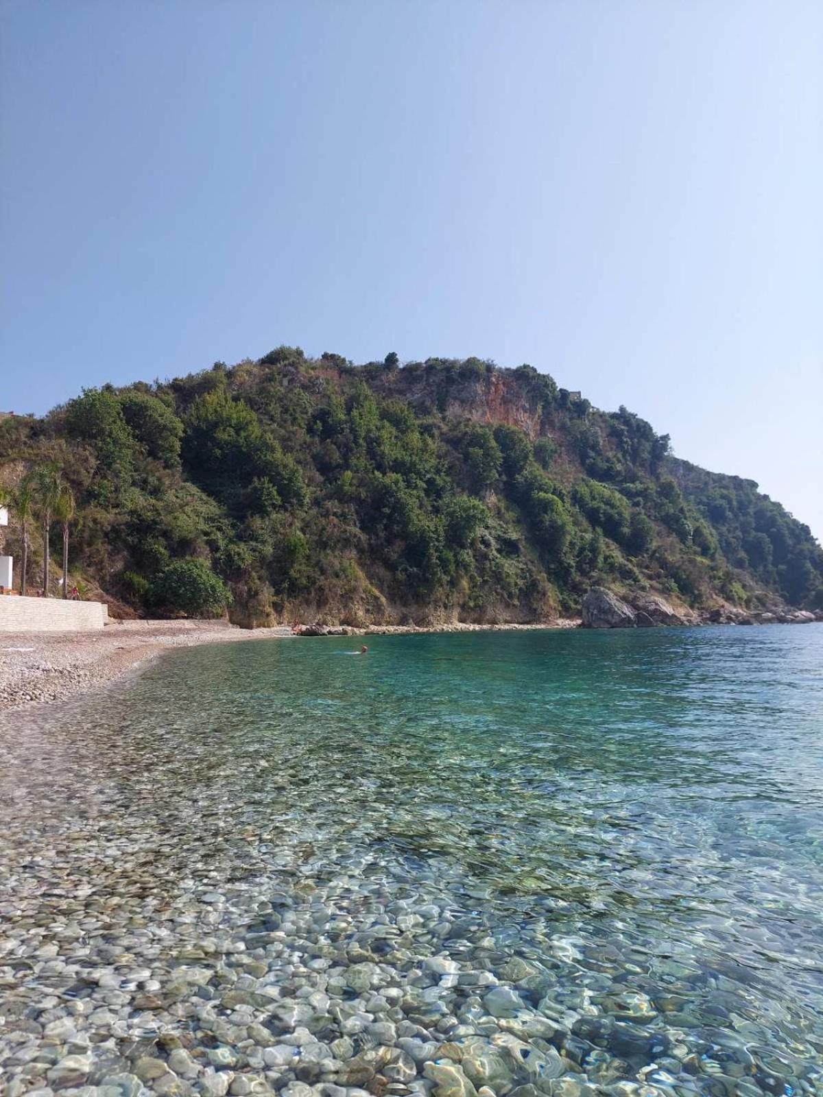 Elizabeth Apartments Himare Bagian luar foto