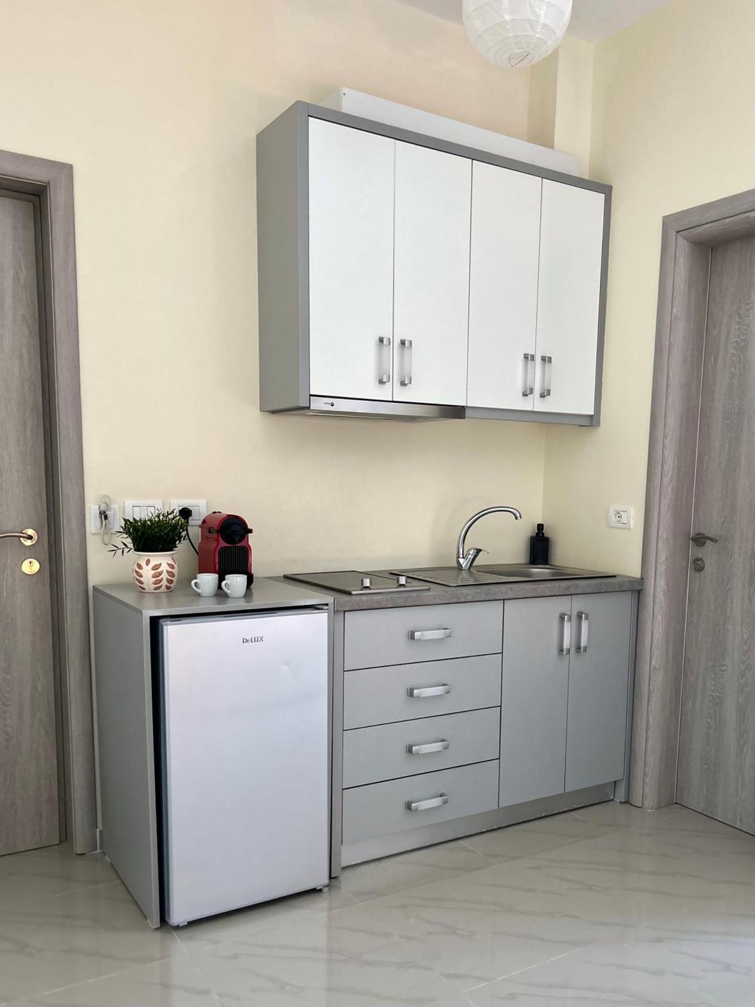 Elizabeth Apartments Himare Bagian luar foto