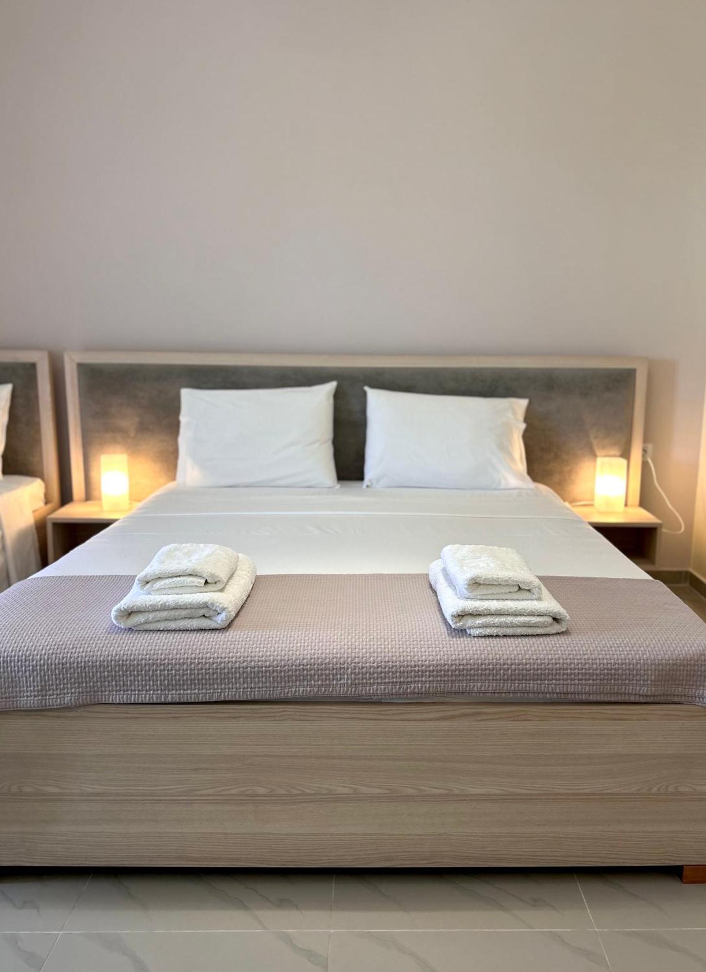 Elizabeth Apartments Himare Bagian luar foto