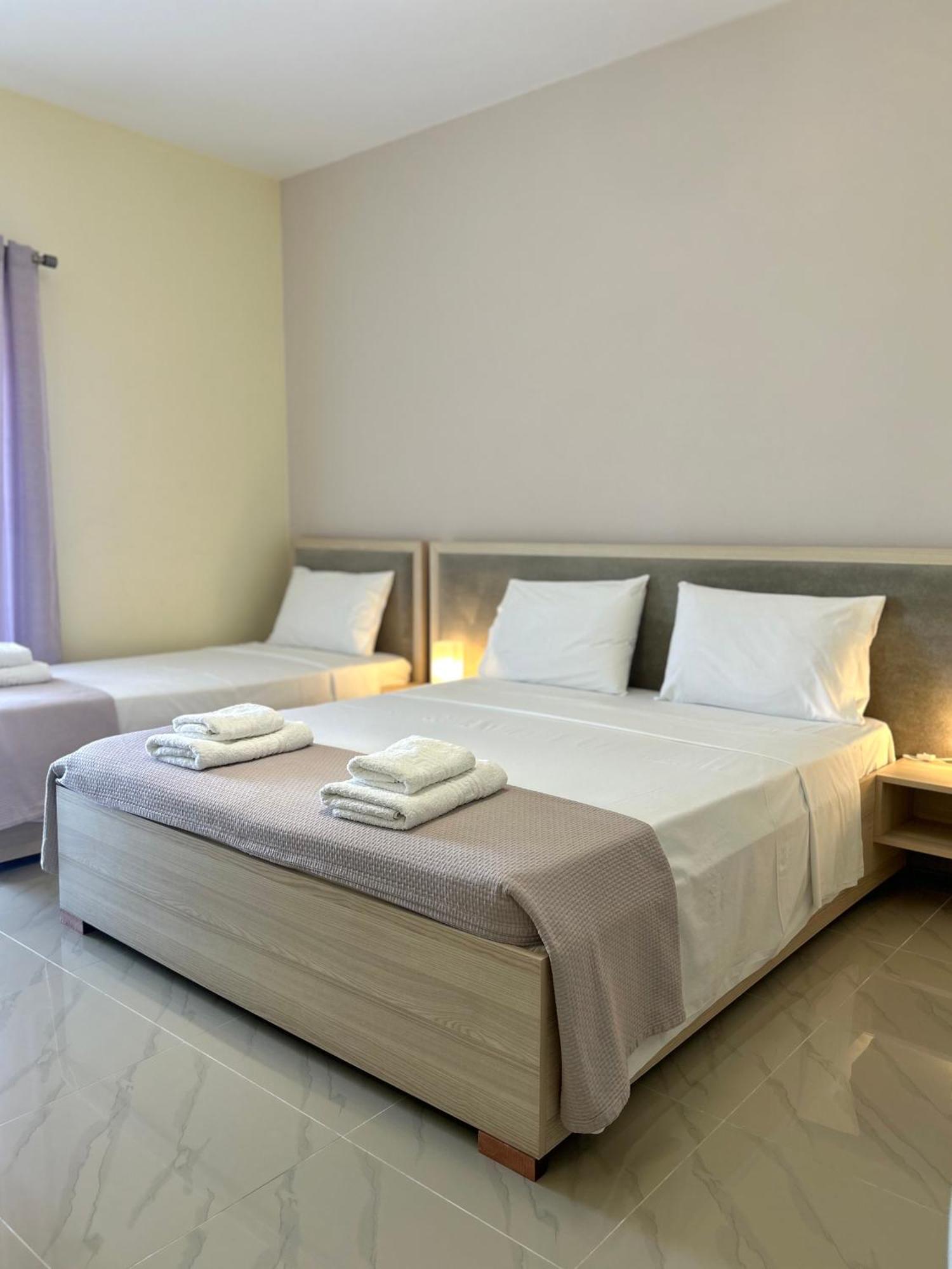 Elizabeth Apartments Himare Bagian luar foto