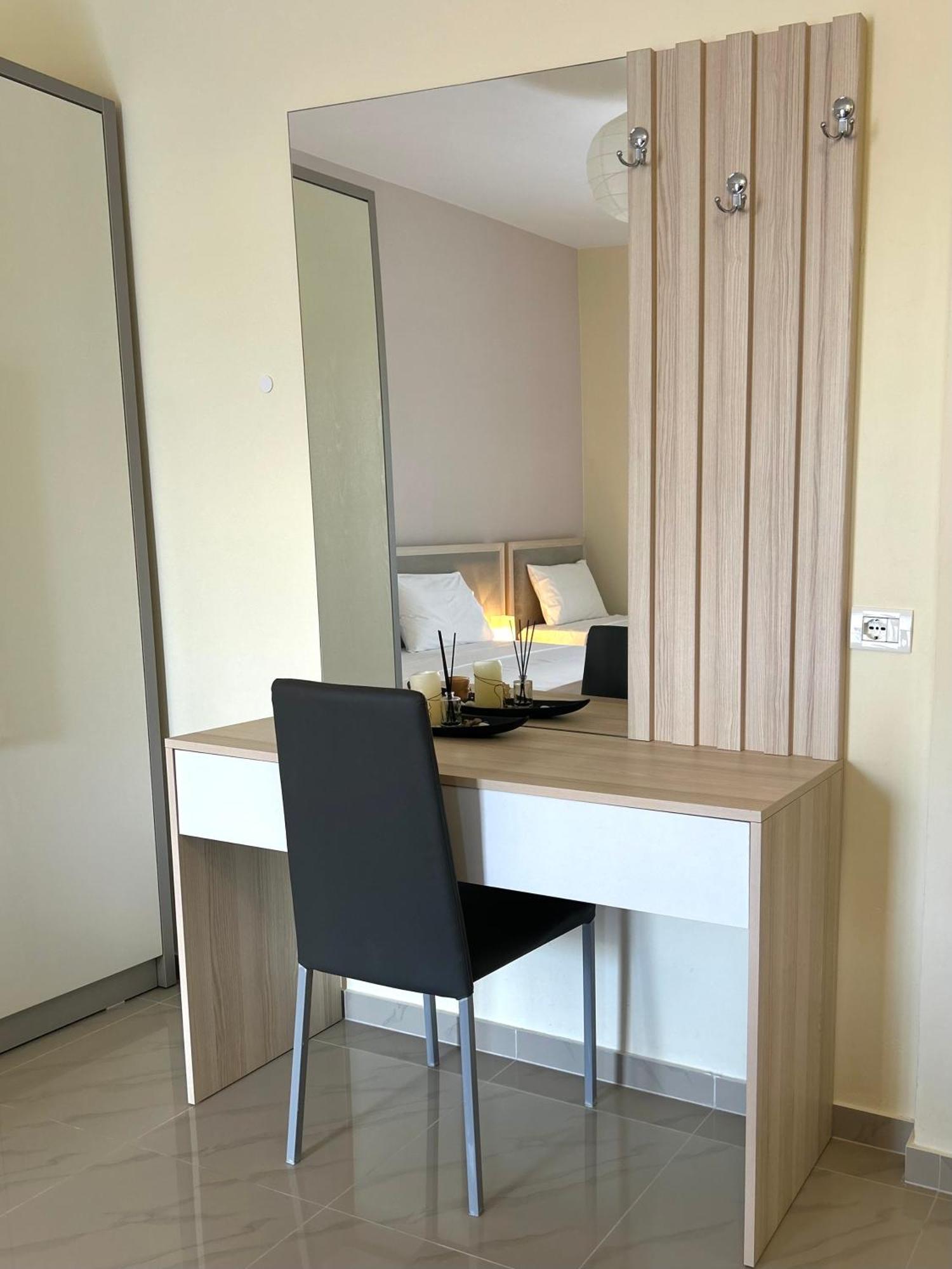 Elizabeth Apartments Himare Bagian luar foto