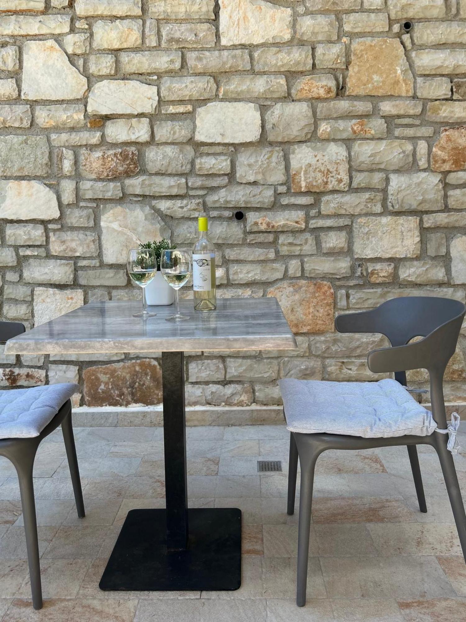 Elizabeth Apartments Himare Bagian luar foto